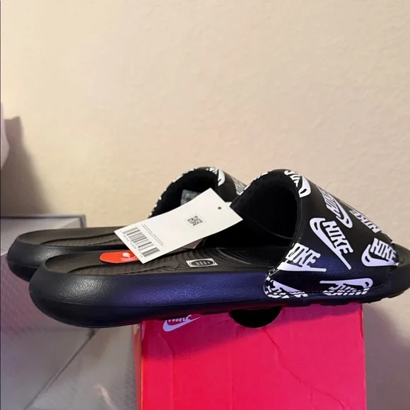 Nike Slide Sandals in Black with White Logo Print - Picture 2 of 7